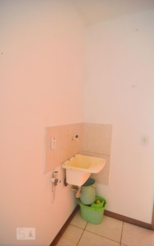 Casa à venda com 300m², 2 quartos e 1 vagaÁrea de serviço
