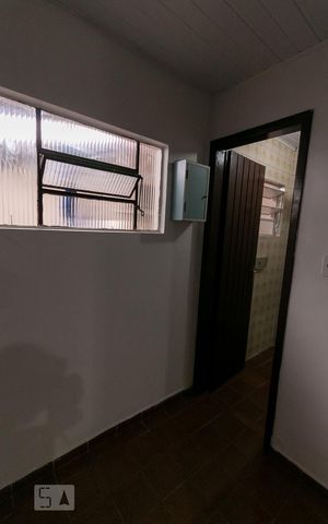Casa à venda com 356m², 2 quartos e sem vaga Casa à venda com 356m², 2 quartos e sem vagaHall
