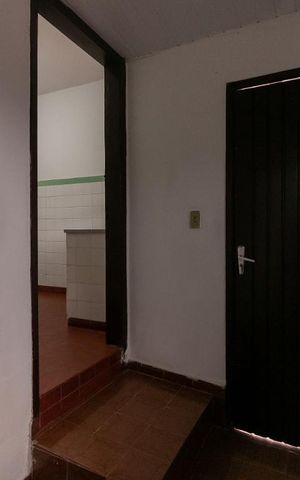 Casa à venda com 356m², 2 quartos e sem vaga Casa à venda com 356m², 2 quartos e sem vagaHall