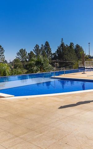 Apartamento à venda com 114m², 3 quartos e 3 vagas Apartamento à venda com 114m², 3 quartos e 3 vagasÁrea comum - Piscina