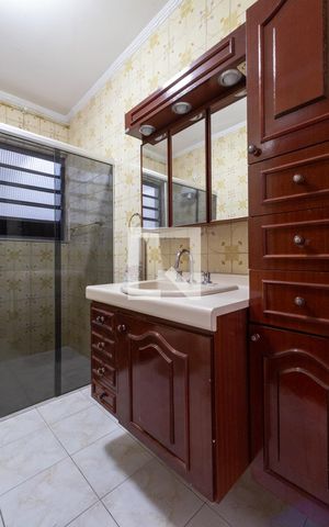 Casa à venda com 330m², 3 quartos e 4 vagas Casa à venda com 330m², 3 quartos e 4 vagasBanheiro