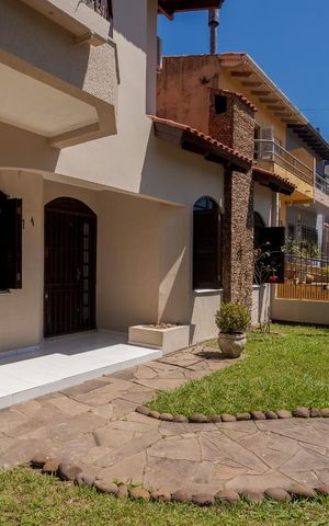 Casa à venda com 287m², 5 quartos e 3 vagas Casa à venda com 287m², 5 quartos e 3 vagasPátio