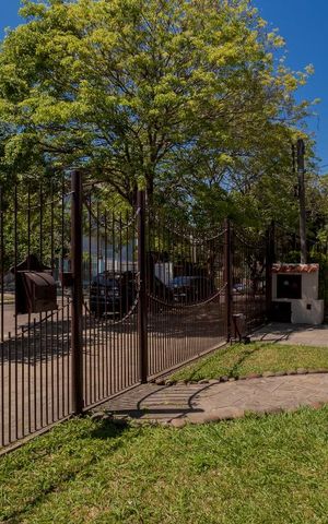 Casa à venda com 287m², 5 quartos e 3 vagas Casa à venda com 287m², 5 quartos e 3 vagasPátio