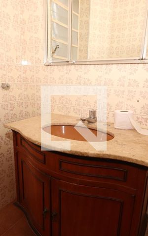 Casa à venda com 250m², 3 quartos e 2 vagasLavabo