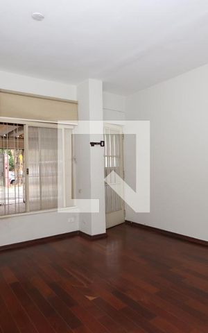 Casa à venda com 250m², 3 quartos e 2 vagasSala