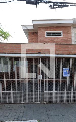 Casa à venda com 250m², 3 quartos e 2 vagasFachada
