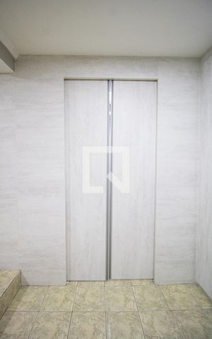 Casa à venda com 250m², 3 quartos e 2 vagas Casa à venda com 250m², 3 quartos e 2 vagasCloset da suíte