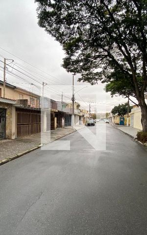Casa à venda com 250m², 3 quartos e 2 vagas Casa à venda com 250m², 3 quartos e 2 vagasVista da Rua