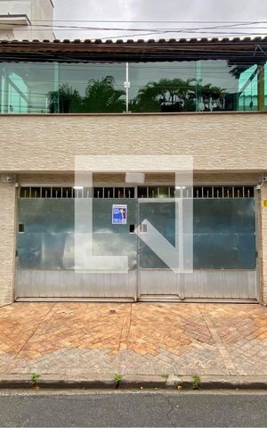 Casa à venda com 250m², 3 quartos e 2 vagas Casa à venda com 250m², 3 quartos e 2 vagasFachada com plaquinha