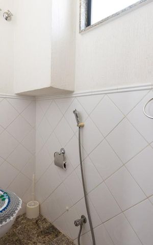 Casa de condomínio à venda com 256m², 4 quartos e 4 vagasLavabo
