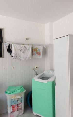 Casa de condomínio à venda com 256m², 4 quartos e 4 vagasÁrea de Serviço