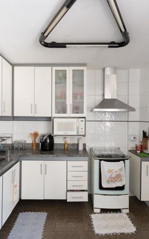 Casa de condomínio à venda com 256m², 4 quartos e 4 vagasCozinha
