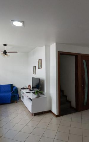 Casa de condomínio à venda com 256m², 4 quartos e 4 vagasSala