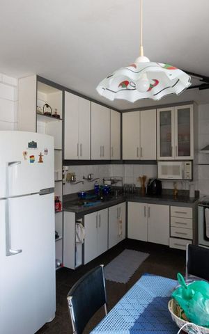 Casa de condomínio à venda com 256m², 4 quartos e 4 vagasCozinha