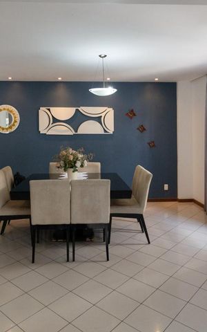 Casa de condomínio à venda com 256m², 4 quartos e 4 vagasSala