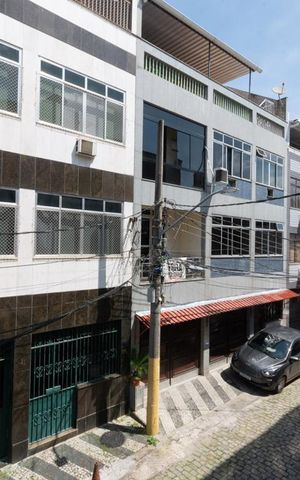 Casa de condomínio à venda com 256m², 4 quartos e 4 vagasVista
