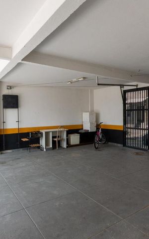 Casa de condomínio à venda com 256m², 4 quartos e 4 vagasGaragem