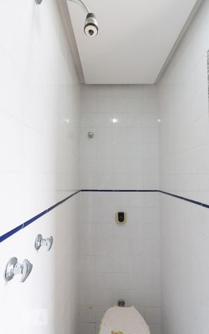 Casa de condomínio à venda com 256m², 4 quartos e 4 vagasBanheiro de Serviço