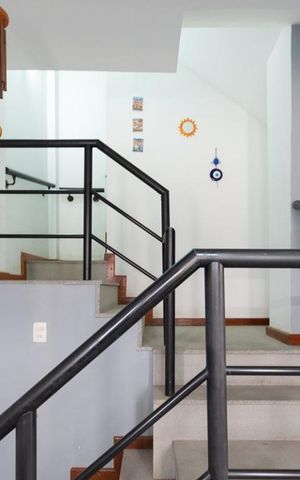 Casa de condomínio à venda com 256m², 4 quartos e 4 vagasHall