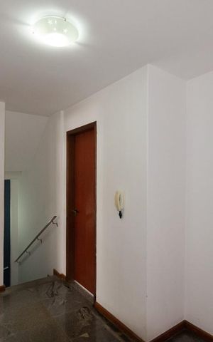 Casa de condomínio à venda com 256m², 4 quartos e 4 vagasHall