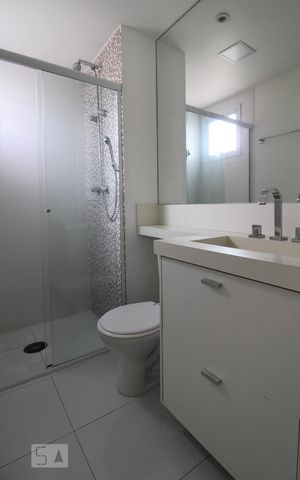 Apartamento para alugar com 60m², 2 quartos e 1 vagaDetalhe do banheiro social 
