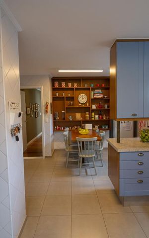Casa à venda com 350m², 3 quartos e 4 vagas Casa à venda com 350m², 3 quartos e 4 vagasCozinha