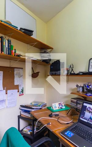 Casa à venda com 350m², 4 quartos e 5 vagas Casa à venda com 350m², 4 quartos e 5 vagasEscritório