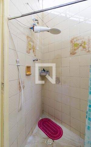 Casa à venda com 350m², 4 quartos e 5 vagas Casa à venda com 350m², 4 quartos e 5 vagasBanheiro da Suíte