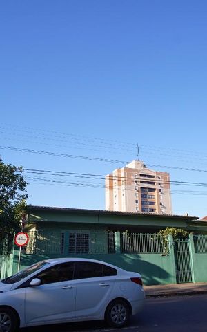 Casa à venda com 340m², 5 quartos e 3 vagasFachada
