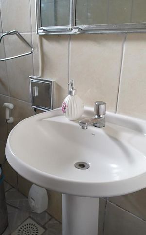 Casa à venda com 340m², 5 quartos e 3 vagasBanheiro 2