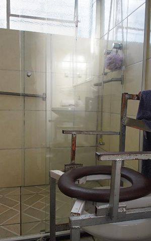 Casa à venda com 340m², 5 quartos e 3 vagasBanheiro 2