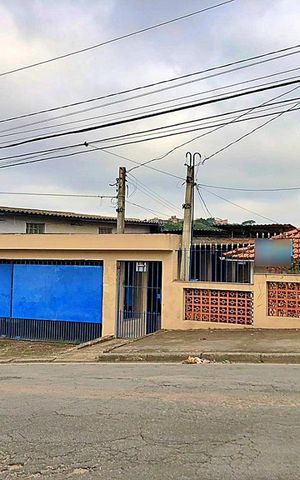 Casa à venda com 540m², 3 quartos e 2 vagas Casa à venda com 540m², 3 quartos e 2 vagasFachada