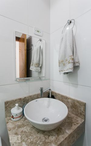 Casa de condomínio para alugar com 110m², 3 quartos e 2 vagasBanheiro da Suíte