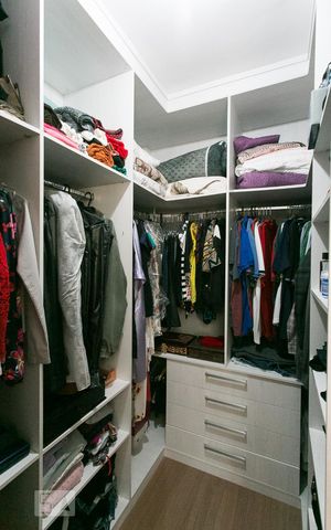 Casa de condomínio para alugar com 110m², 3 quartos e 2 vagasCloset da Suíte (Quarto 2)
