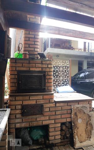 Casa à venda com 250m², 3 quartos e 2 vagas Casa à venda com 250m², 3 quartos e 2 vagasÁrea de Fogão a lenha
