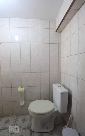 Casa à venda com 216m², 2 quartos e 2 vagasBanheiro de Serviço