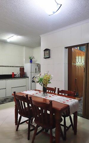 Casa à venda com 216m², 2 quartos e 2 vagasCozinha
