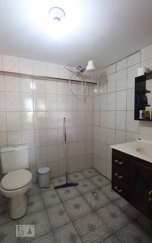 Casa à venda com 216m², 2 quartos e 2 vagasBanheiro de Serviço