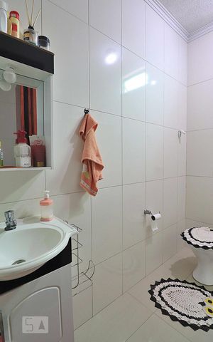 Casa à venda com 216m², 2 quartos e 2 vagasBanheiro