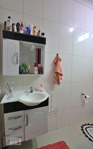 Casa à venda com 216m², 2 quartos e 2 vagasBanheiro