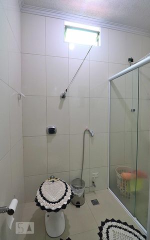 Casa à venda com 216m², 2 quartos e 2 vagasBanheiro