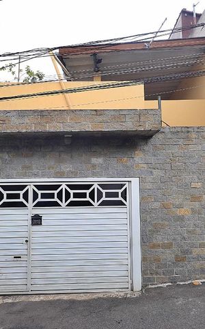 Casa à venda com 216m², 2 quartos e 2 vagasFachada