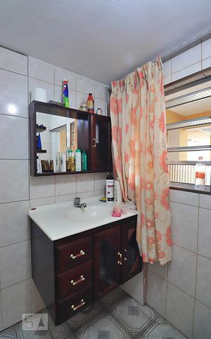 Casa à venda com 216m², 2 quartos e 2 vagasBanheiro de Serviço