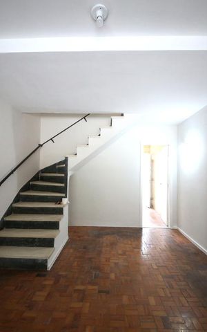 Casa para alugar com 76m², 2 quartos e 1 vagaSala - Acesso ao Piso Superior