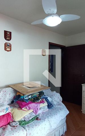 Casa à venda com 240m², 4 quartos e 4 vagas Casa à venda com 240m², 4 quartos e 4 vagasQuarto1