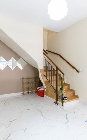 Casa à venda com 150m², 2 quartos e 2 vagas Casa à venda com 150m², 2 quartos e 2 vagasSala