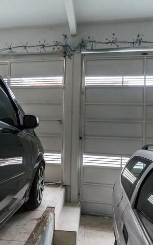 Casa à venda com 150m², 2 quartos e 2 vagas Casa à venda com 150m², 2 quartos e 2 vagasGaragem