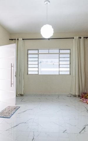 Casa à venda com 150m², 2 quartos e 2 vagas Casa à venda com 150m², 2 quartos e 2 vagasSala