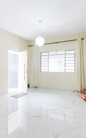 Casa à venda com 150m², 2 quartos e 2 vagas Casa à venda com 150m², 2 quartos e 2 vagasSala