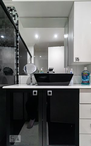 Apartamento à venda com 81m², 2 quartos e 1 vaga Apartamento à venda com 81m², 2 quartos e 1 vagaBanheiro da Suíte